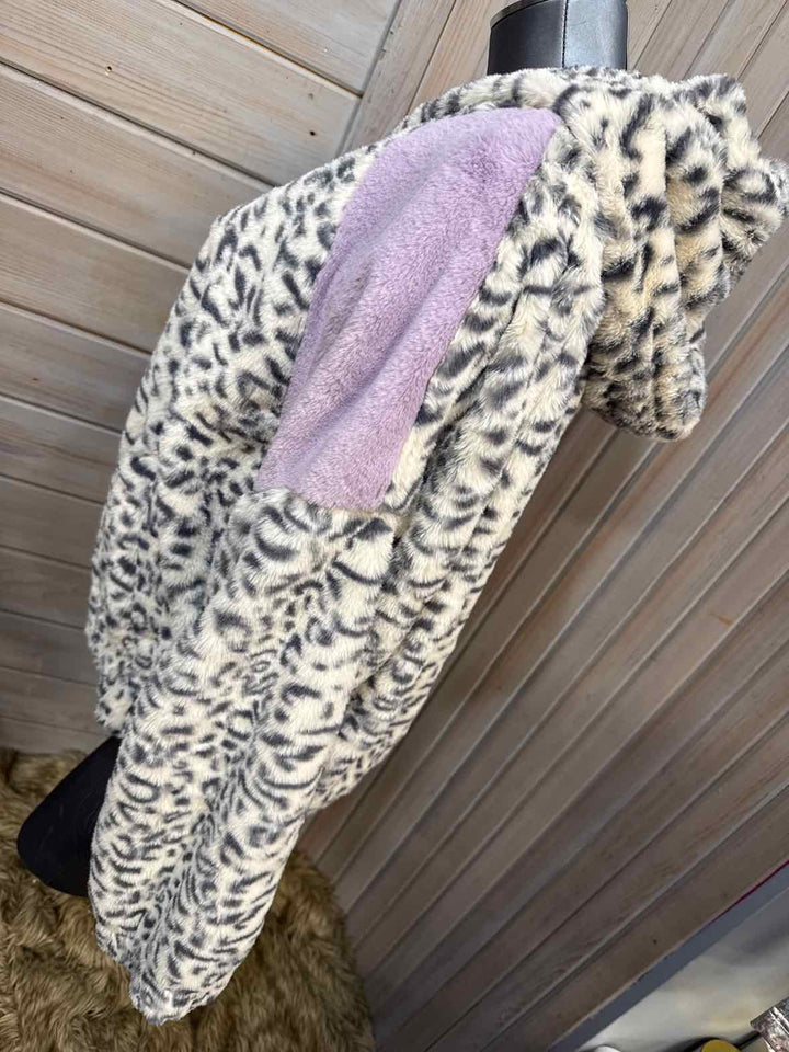 L - Hem & Thread Hoodie