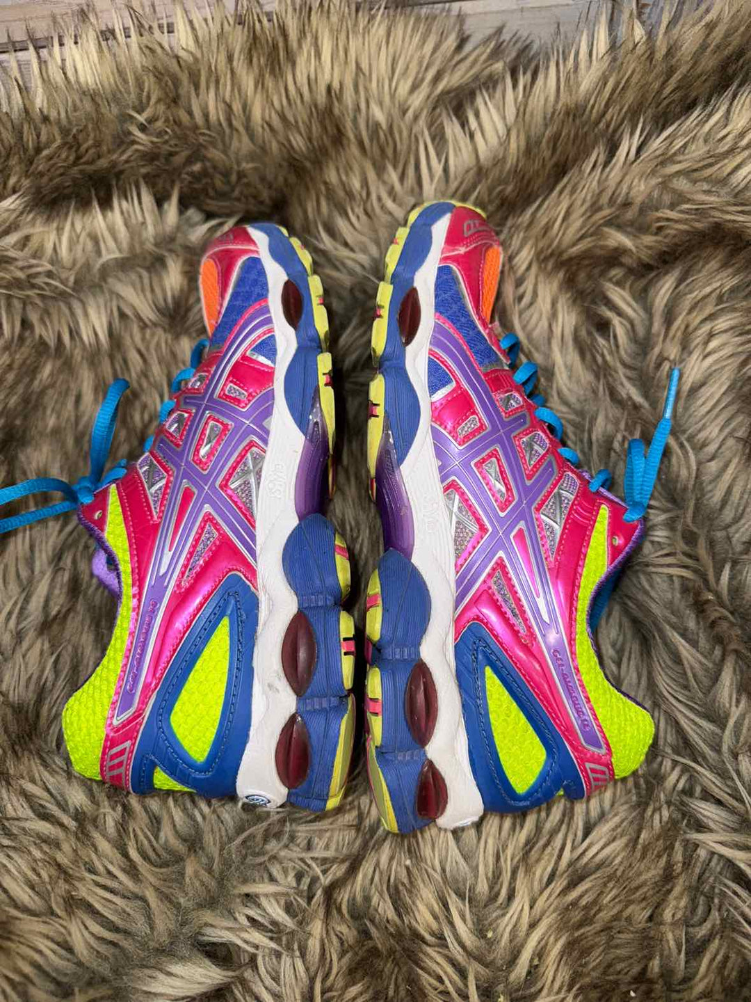 7.5 - Asics Sneakers