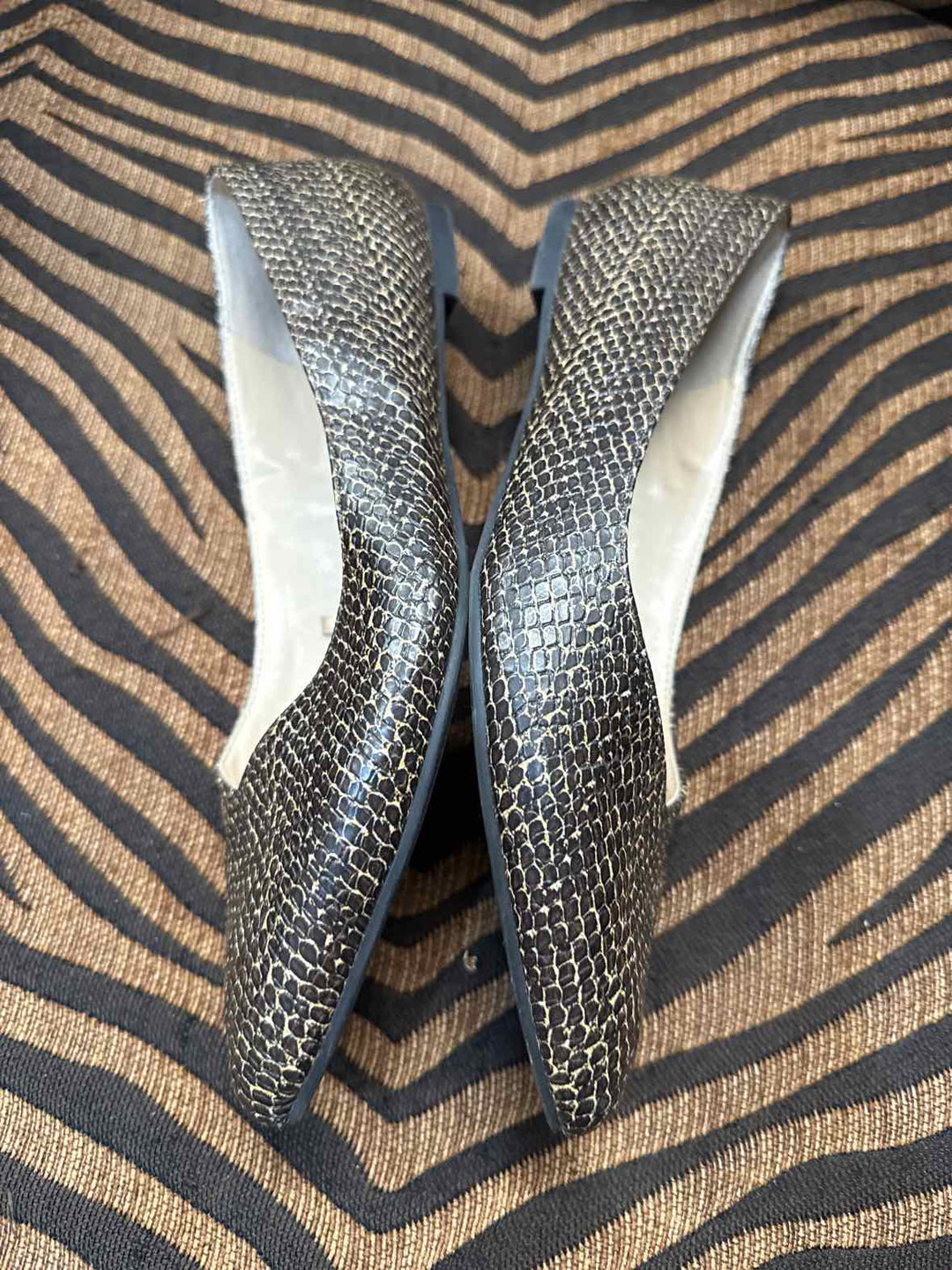 7.5 - Vince Camuto Flats