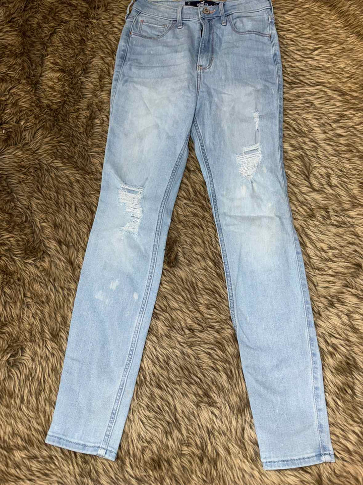 27 - Hollister Jeans