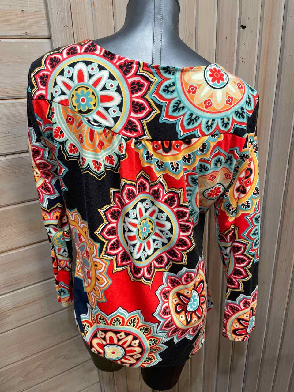 L - Unknown Long Sleeve
