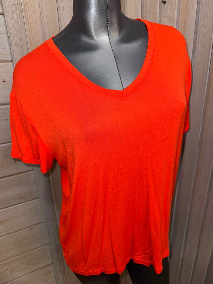 L - Nine West T-Shirt
