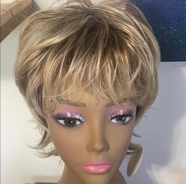 Chic Ombré Blond Pixie