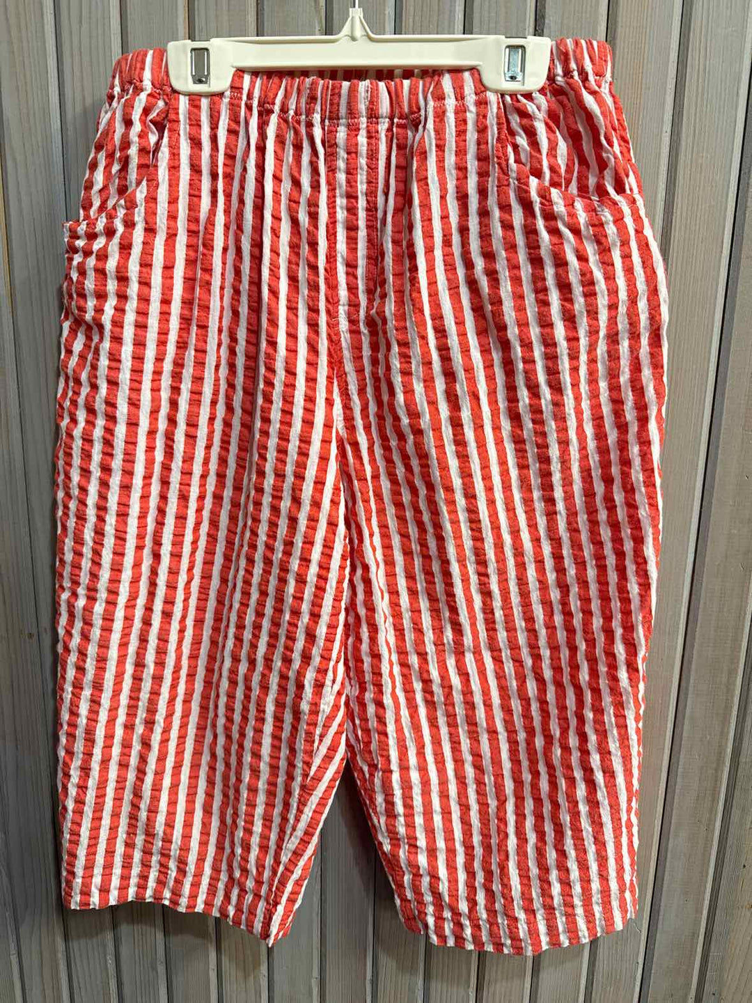 L - Unbranded Capri