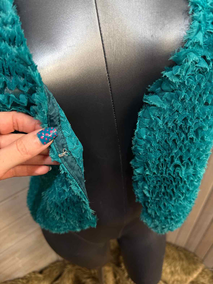 L - T. Bleu Vest