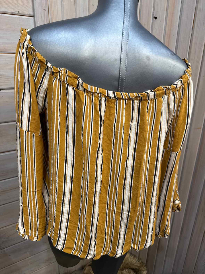 XL - Maurices Bell Sleeve