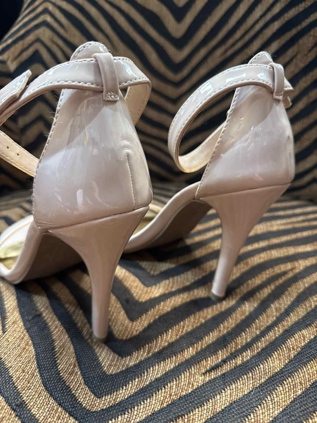 Size 8 Madden Girl Heals