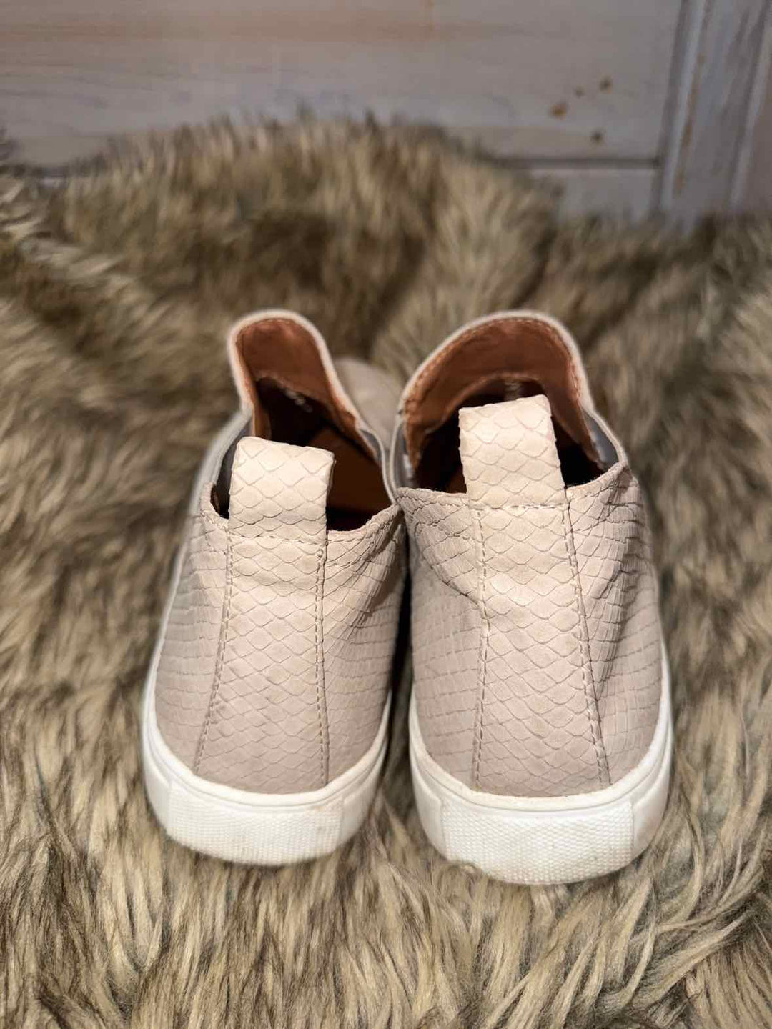 8 - Slip-on