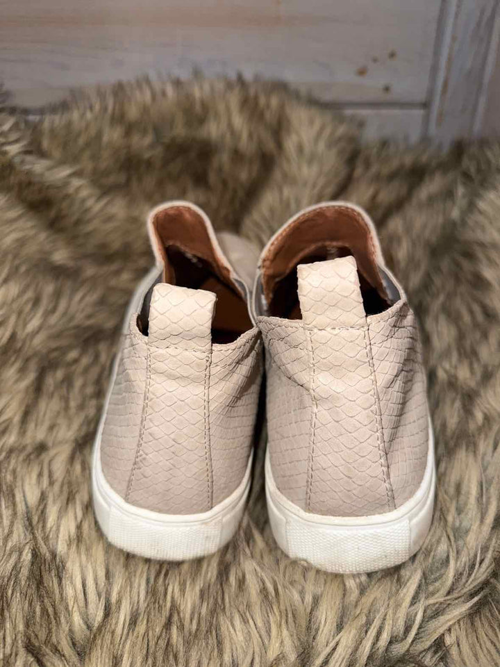 8 - Slip-on