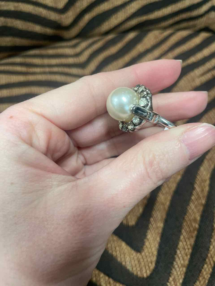 Jewelry - Sarah Conventry Pearl Ring