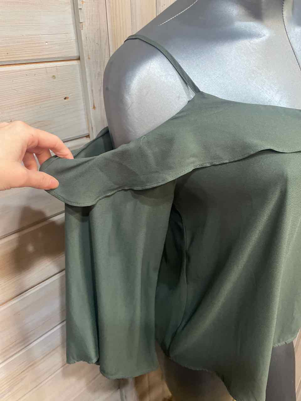 S - lush Cold Shoulder
