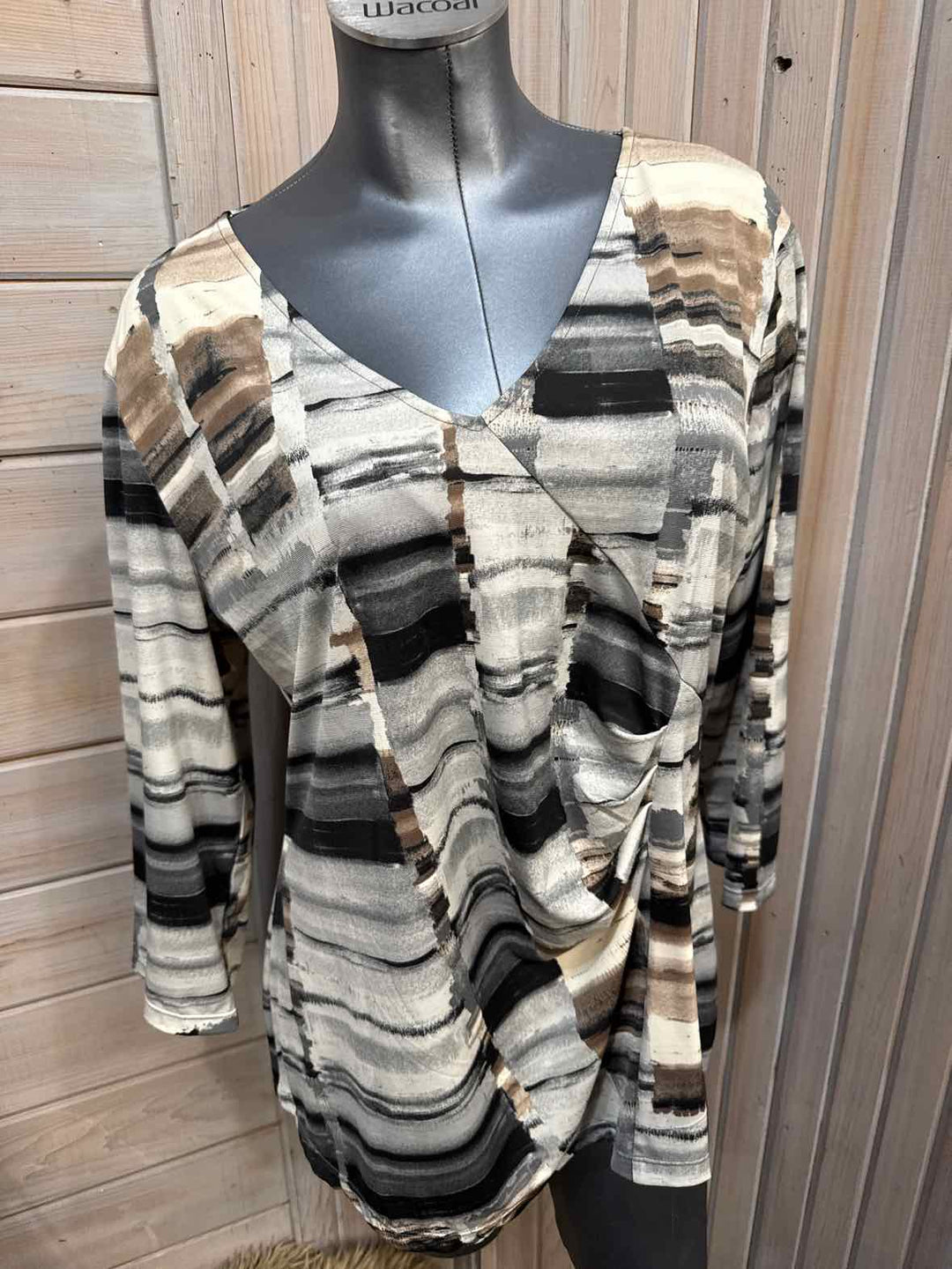 XL - Tribal 3/4 Sleeve