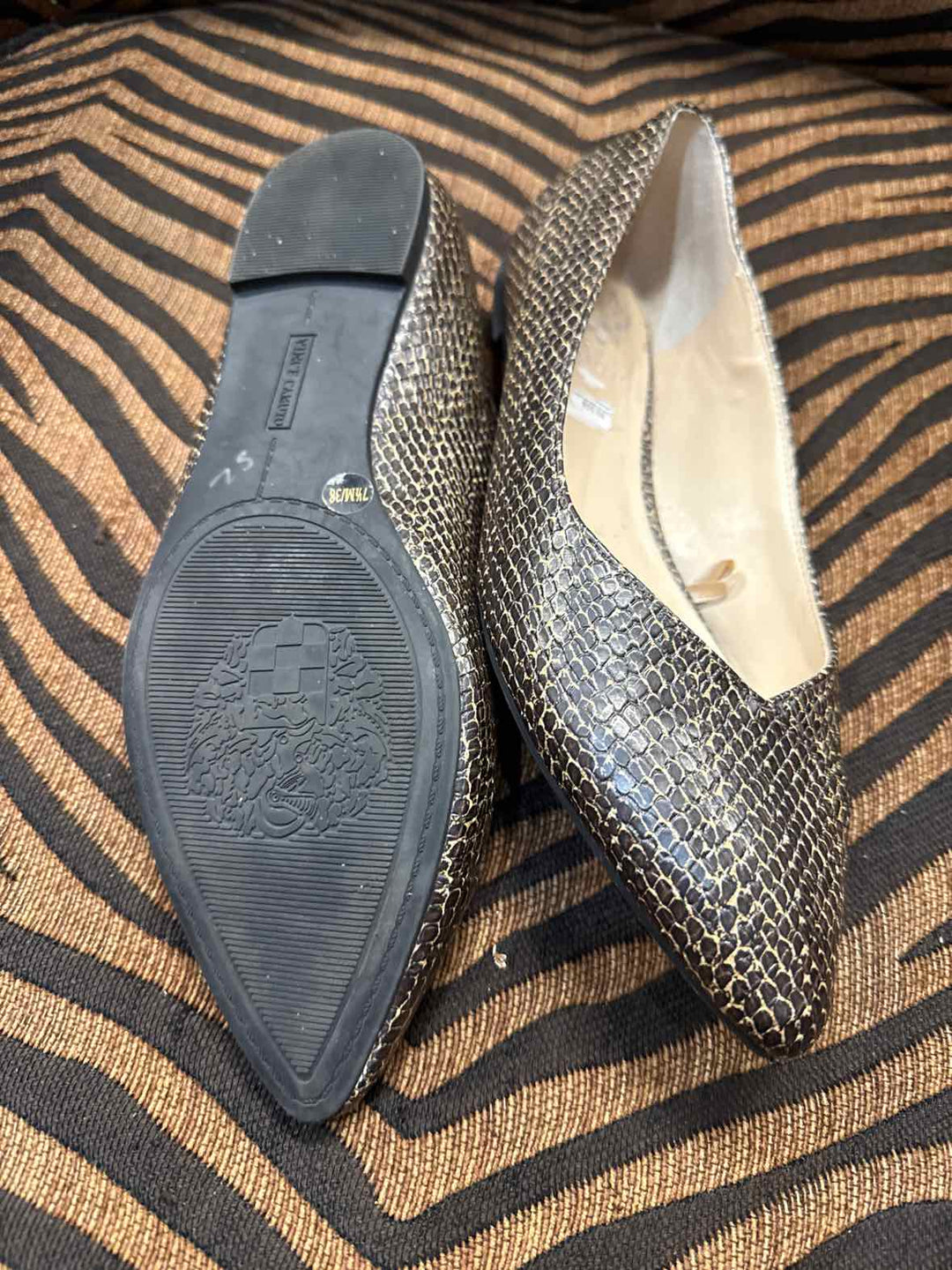 7.5 - Vince Camuto Flats