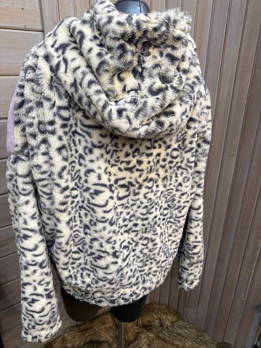 L - Hem & Thread Hoodie