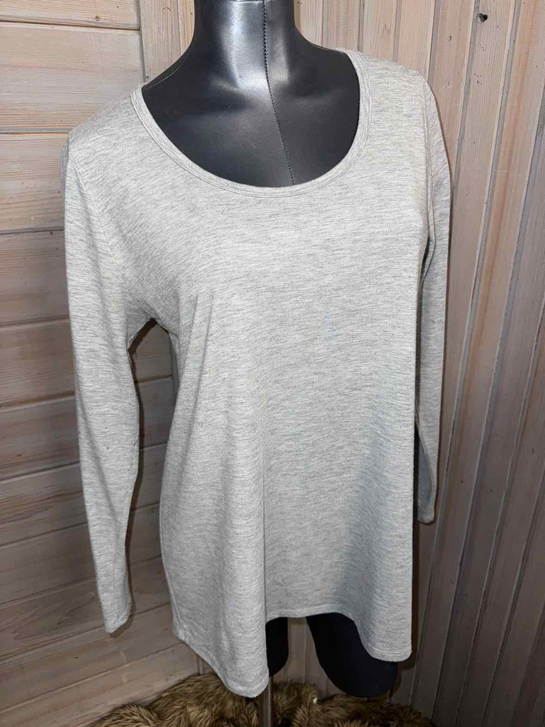 L - LuLaRoe Long Sleeve