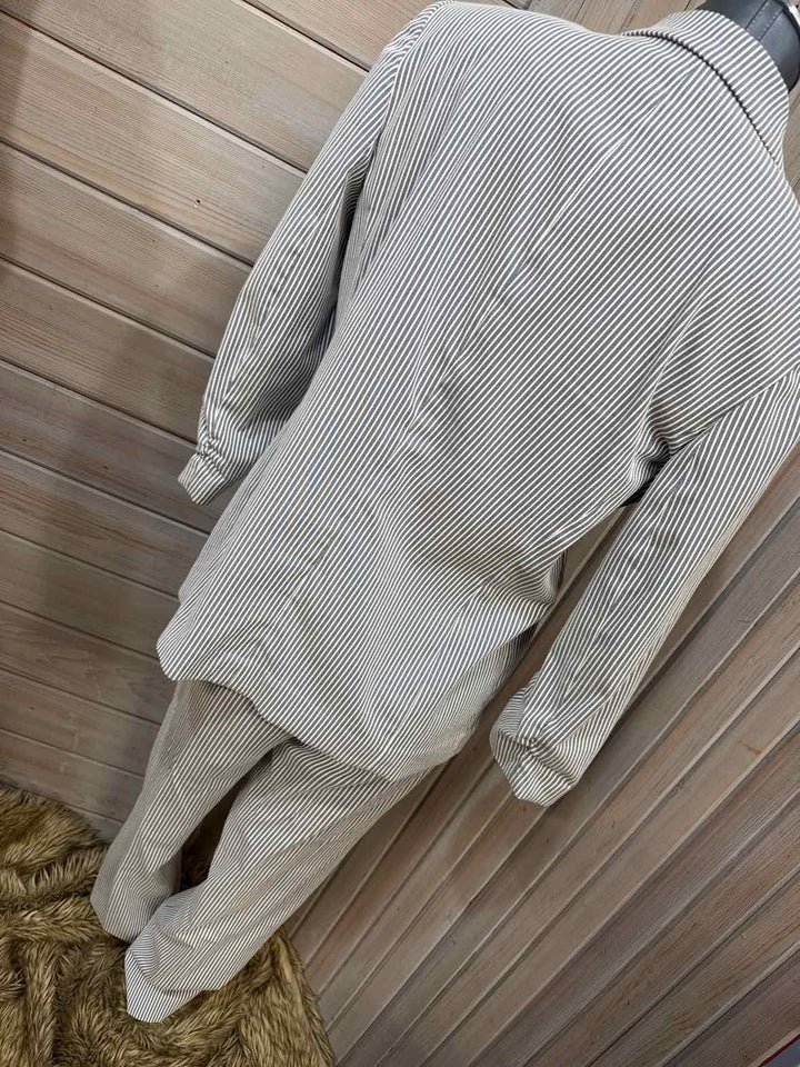 8 - Jones Studio Outfit