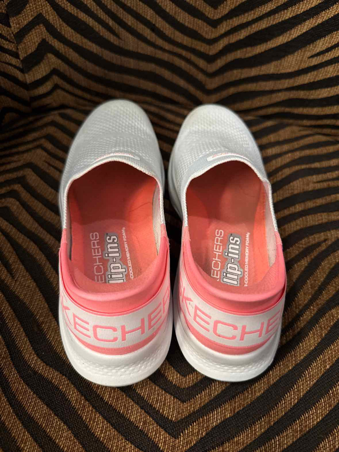 8.5 - Skechers Sneakers