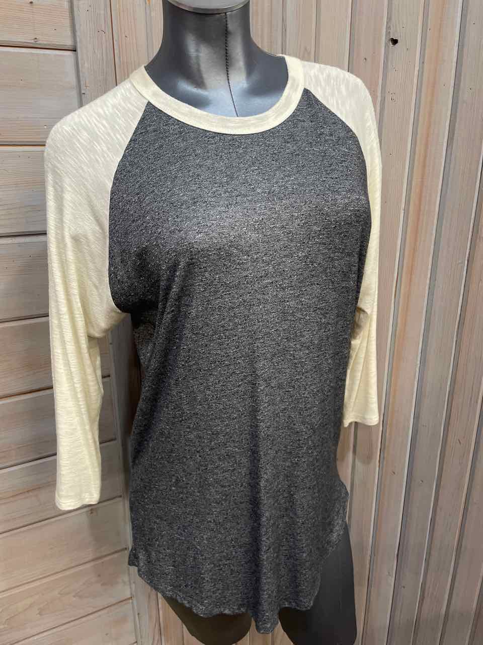 L - LuLaRoe 3/4 Sleeve