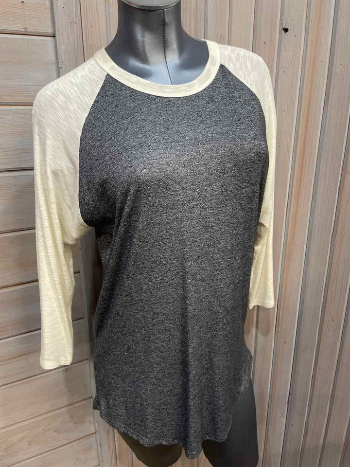 L - LuLaRoe 3/4 Sleeve