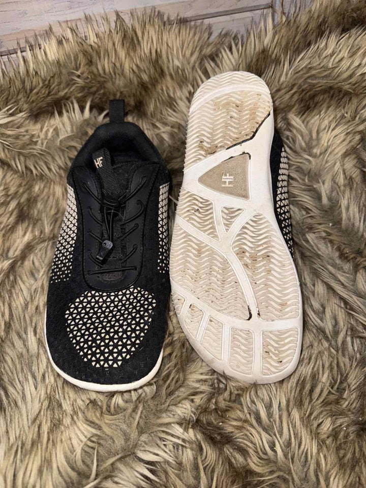 9/9.5 - HIKE Footwear Athletic