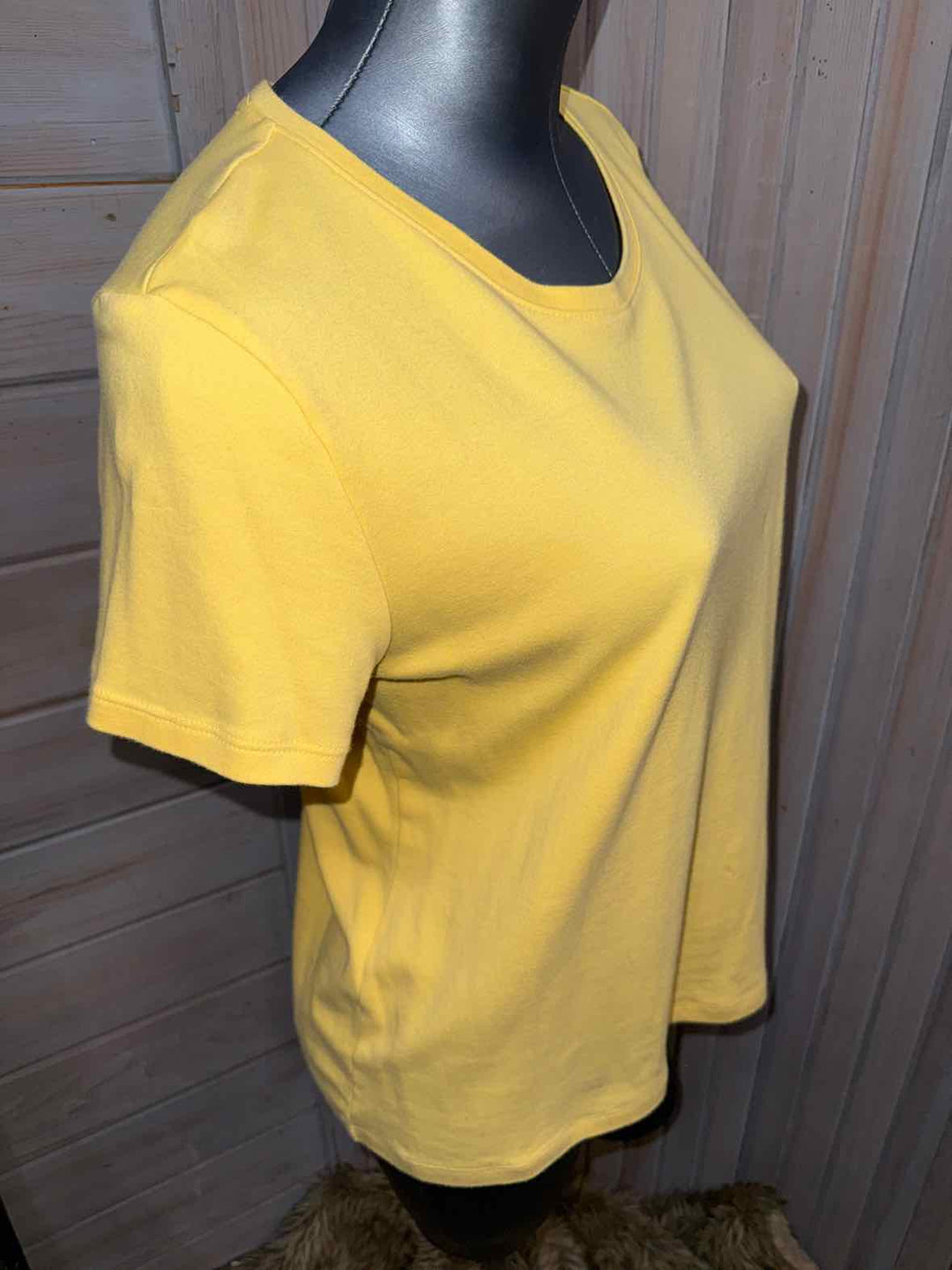 M - Laura Scott T-Shirt