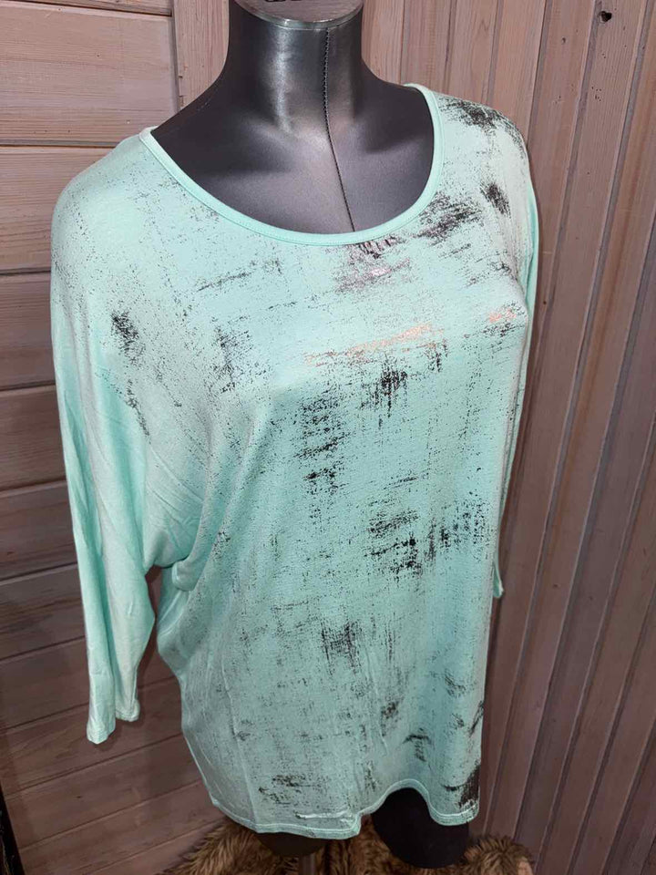 XL - ellumiNation Bat Sleeve Top