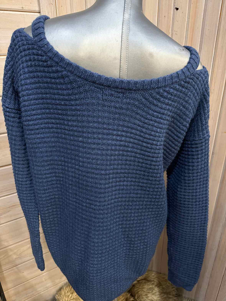 L/XL - b. Boutique Sweater