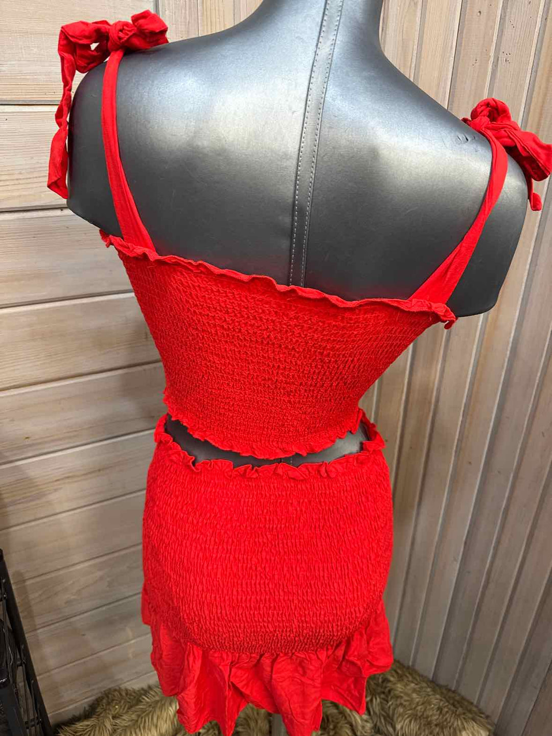 S - Unbranded Outfit