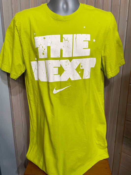 L - Nike T-shirt