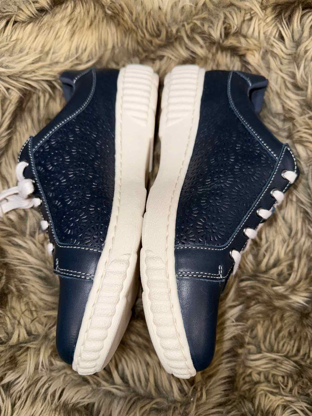 8.5 - Clarks Sneakers