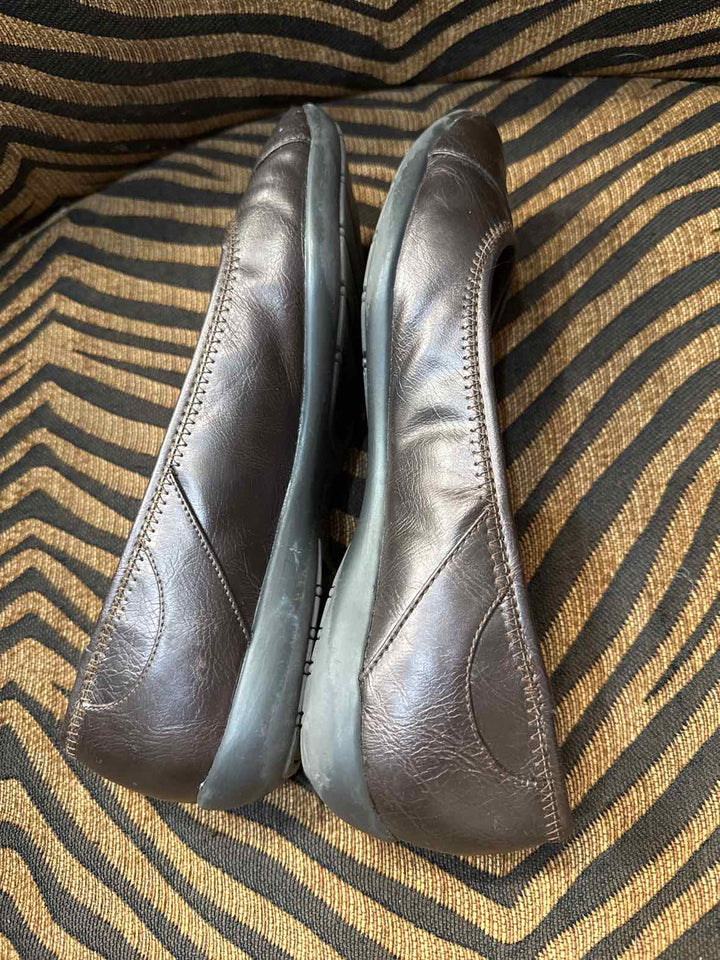 8.5 - Life Stride Flats