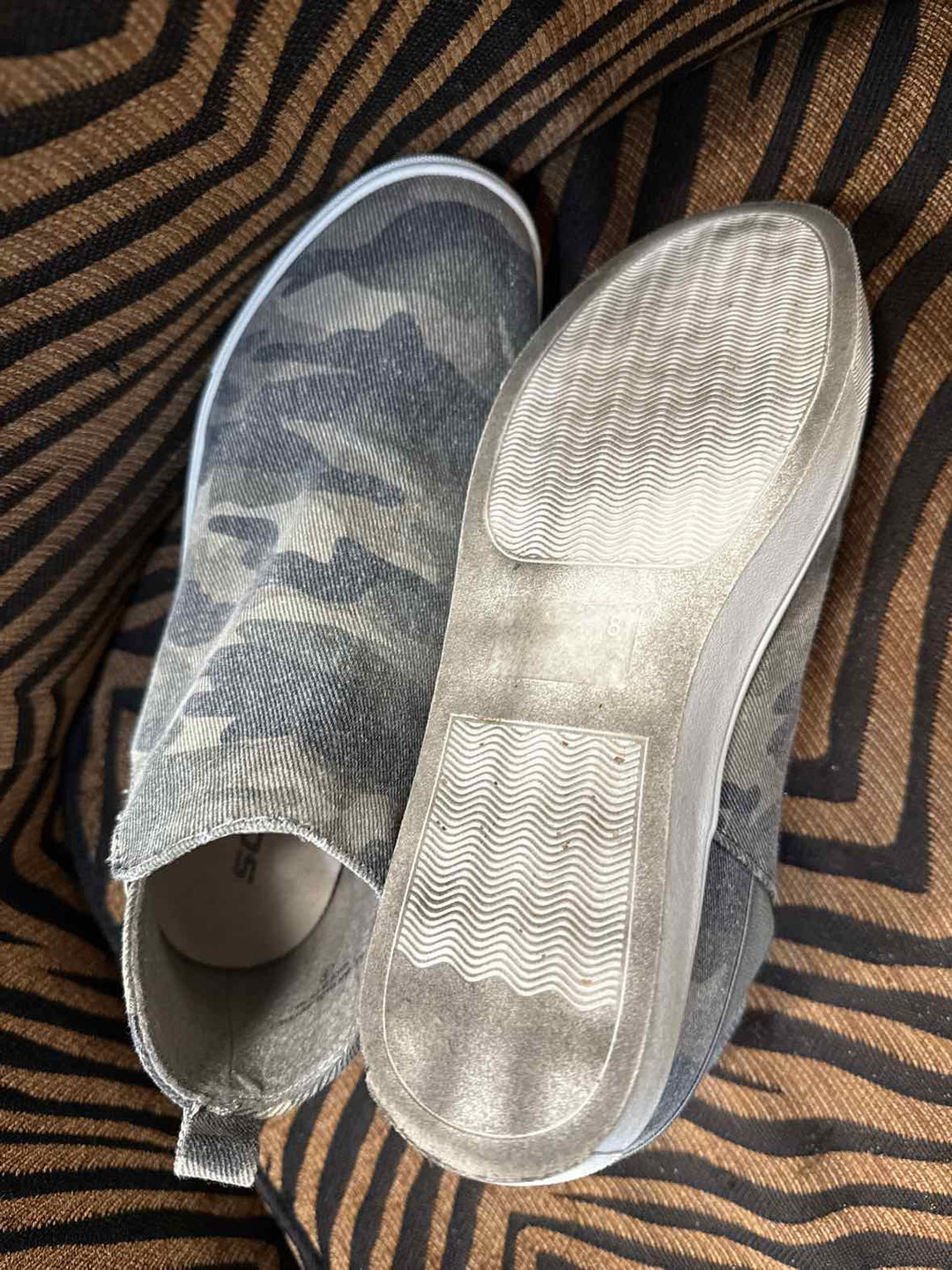 8 - soda Slip-on
