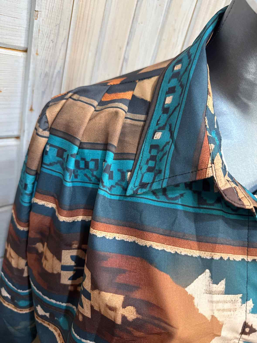 L - Unbranded Button Down