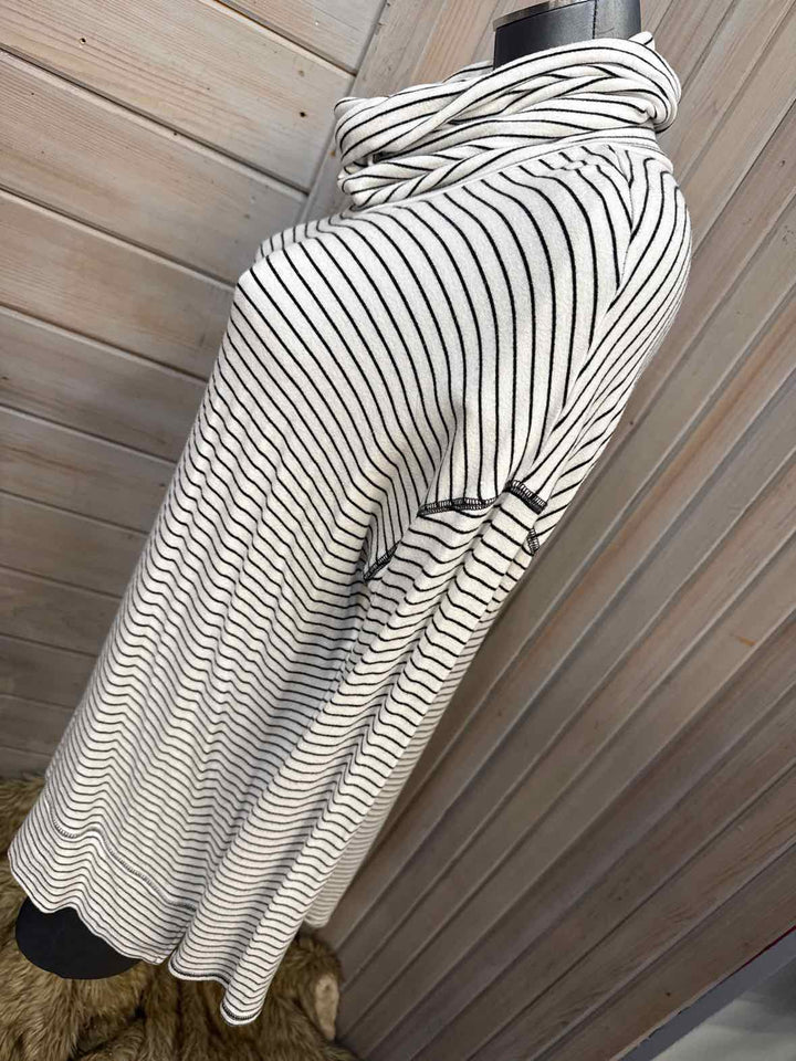 XL - Liz Claiborne Cowlneck Top