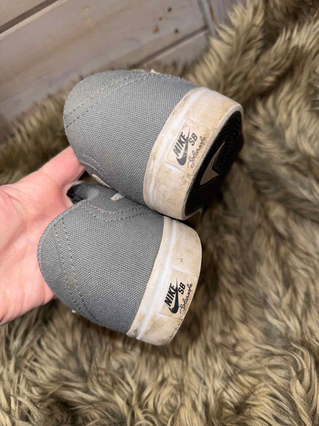 7.5  Nike Sneakers
