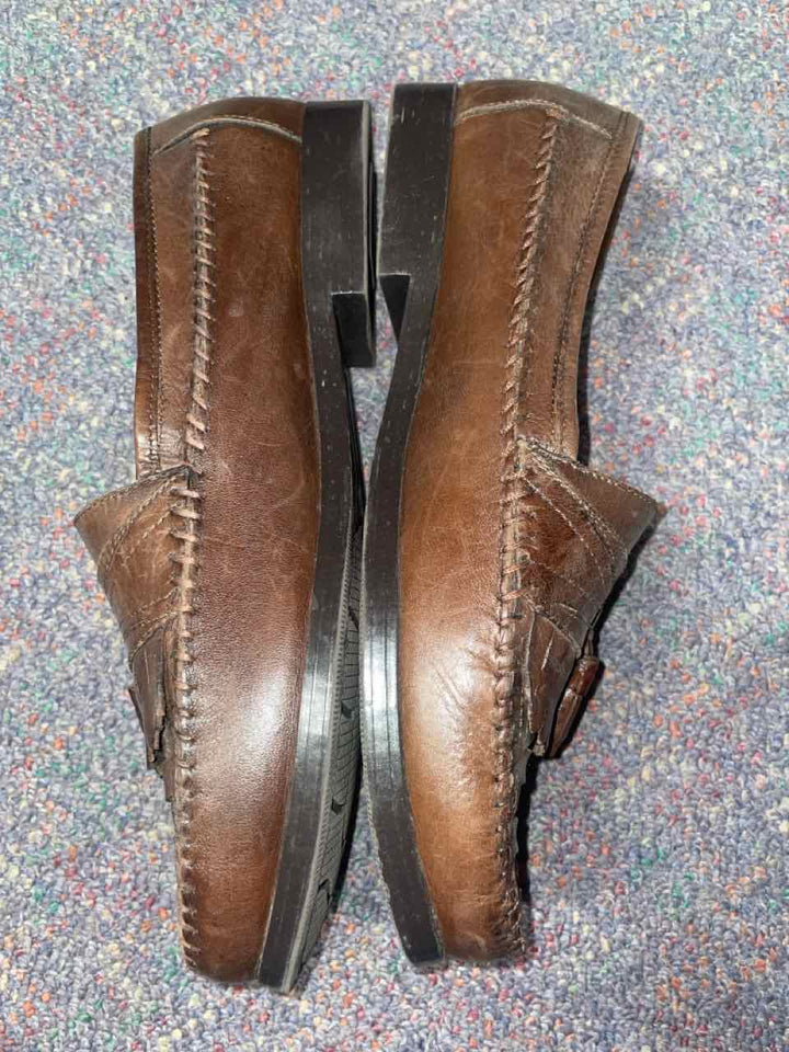 11 - Bass Loafers