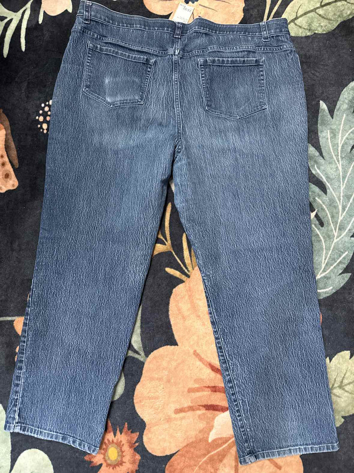 24W - CJ Banks Capri