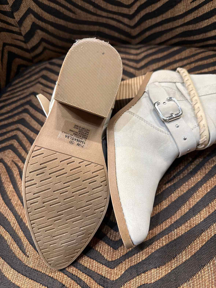 7.5M - Maurices Boots