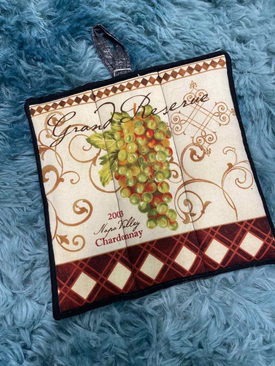 wine print pot holder
