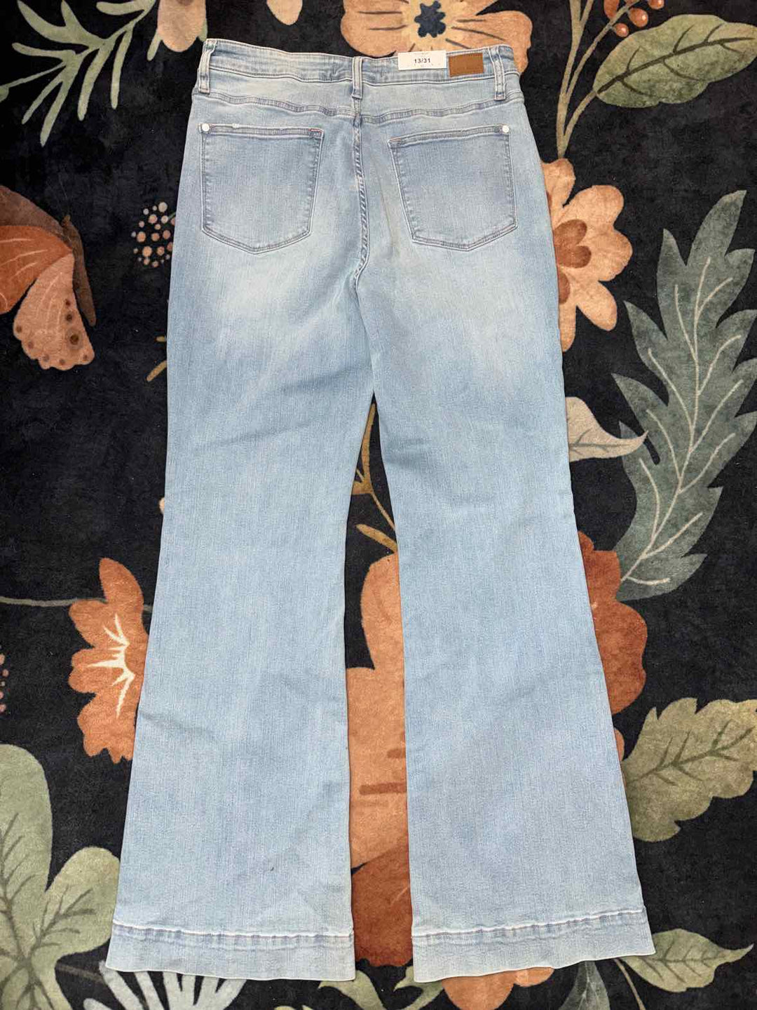 13/31 - Judy Blue Jeans