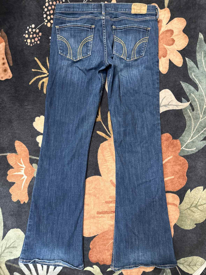 29/33 - Hollister Jeans