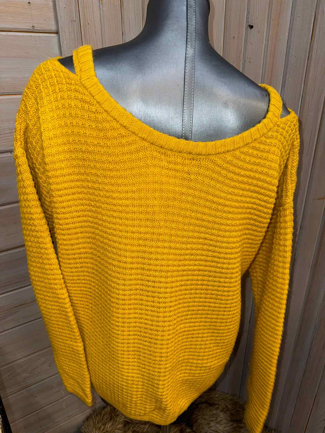 Size L/XL b. Boutique Sweater