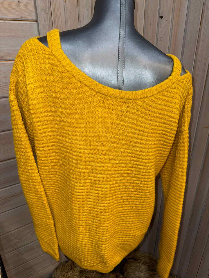 Size L/XL b. Boutique Sweater