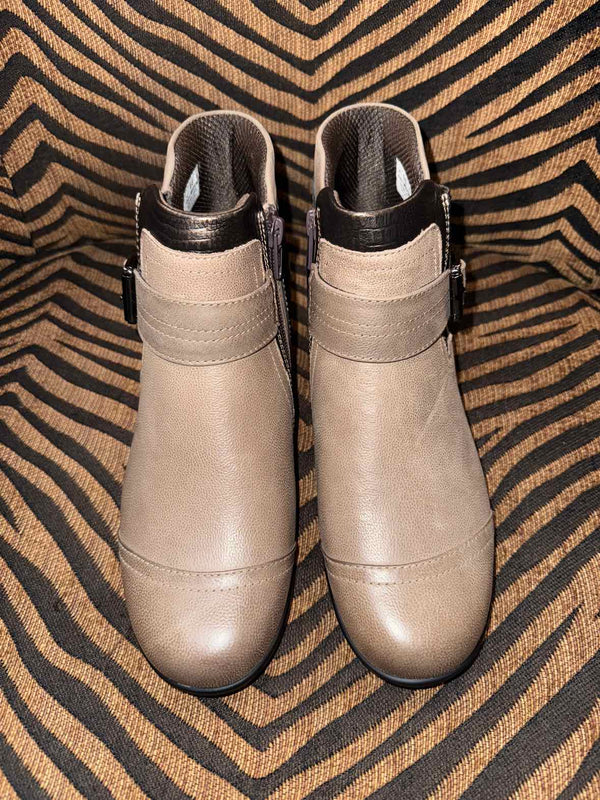 9.5 - Orthofeet Boots