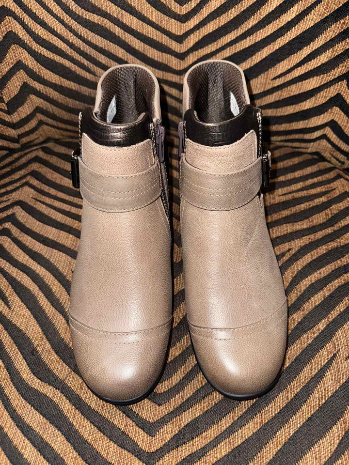 9.5 - Orthofeet Boots