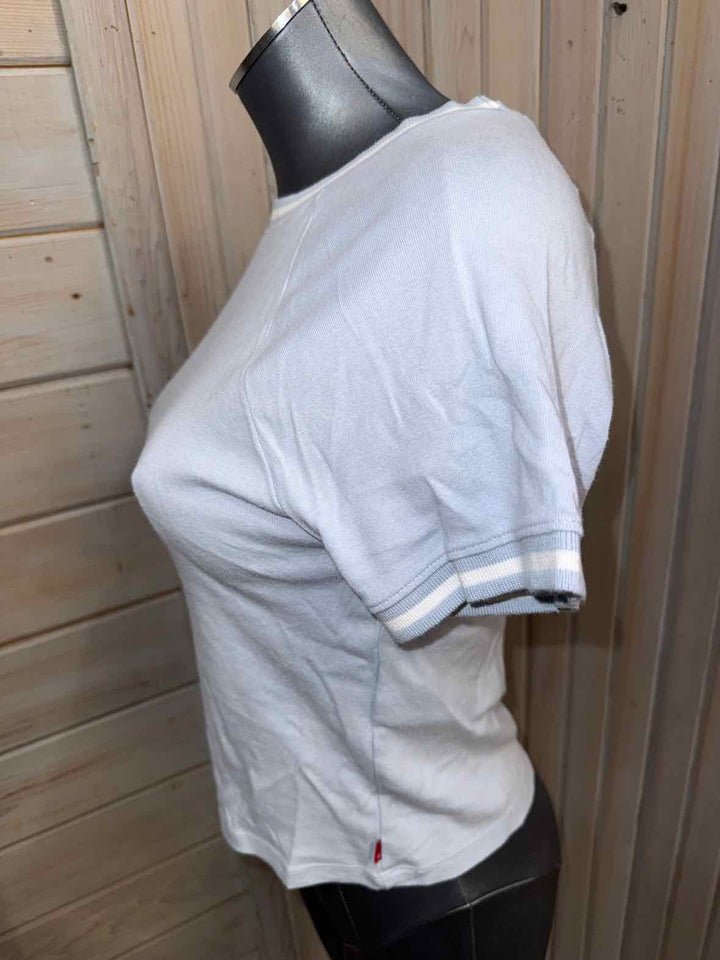 L - Levi's T-Shirt
