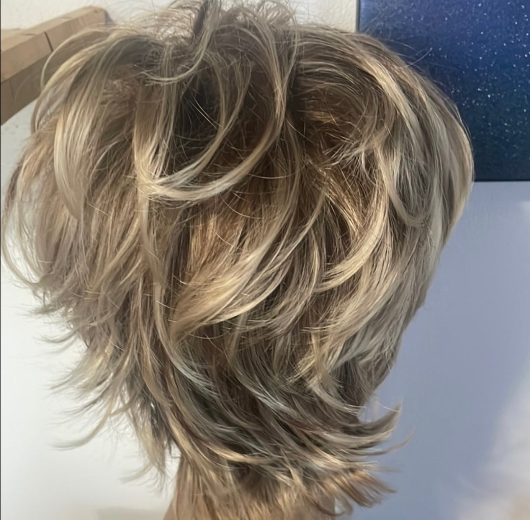 Chic Ombré Blond Pixie