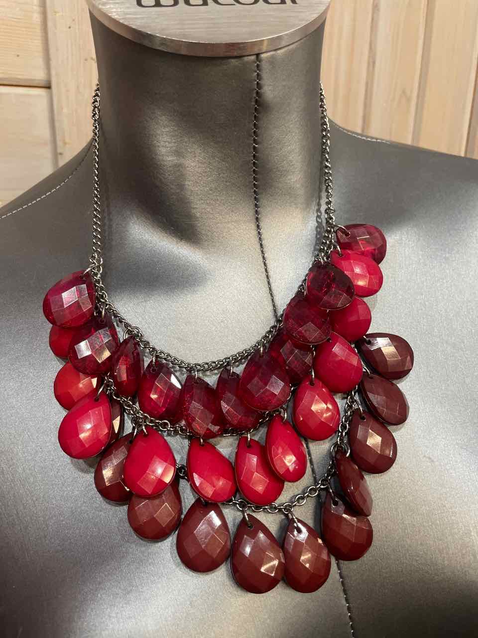 Jewelry - Lia Sophia Necklace