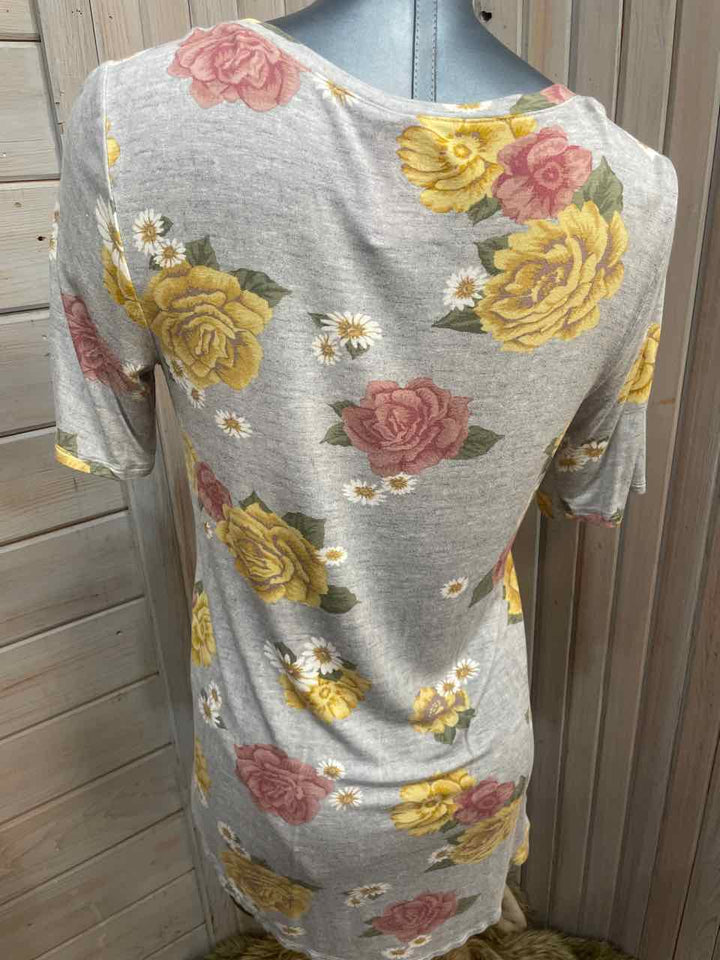 M - Maurices T-Shirt