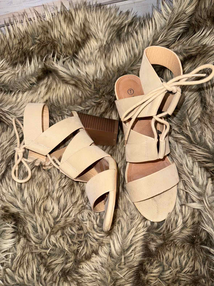 7 - Maurices Sandals